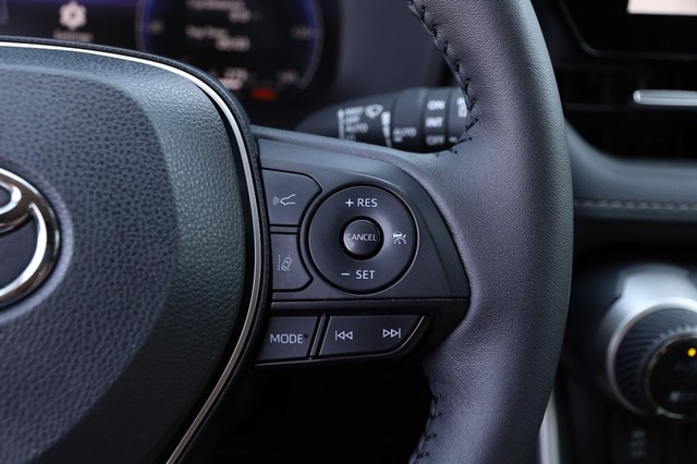 Toyota RAV4 Vehicle Image 14