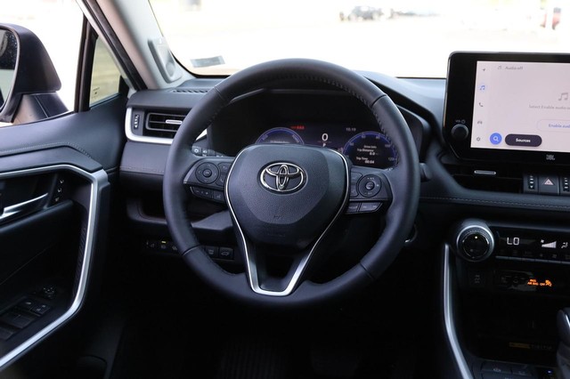 Toyota RAV4 Vehicle Image 24