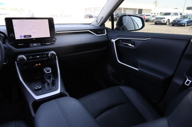Toyota RAV4 Vehicle Image 26