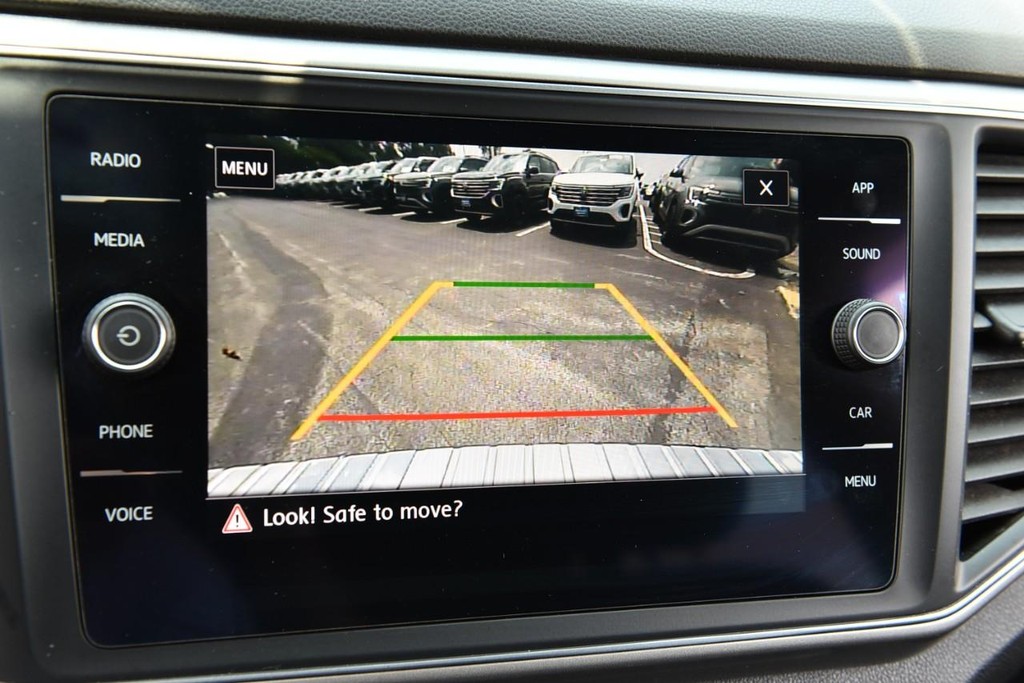 Volkswagen Atlas Vehicle Full-screen Gallery Image 13