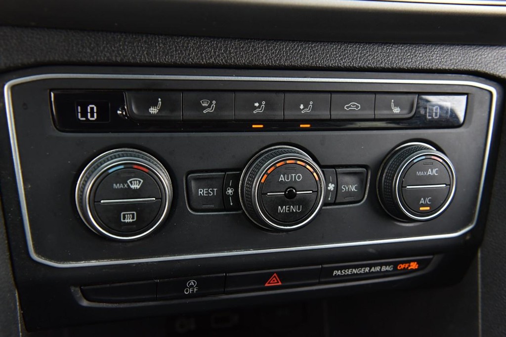 Volkswagen Atlas Vehicle Full-screen Gallery Image 15