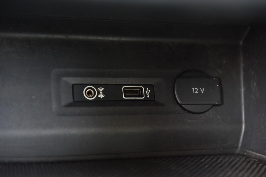 Volkswagen Atlas Vehicle Full-screen Gallery Image 16
