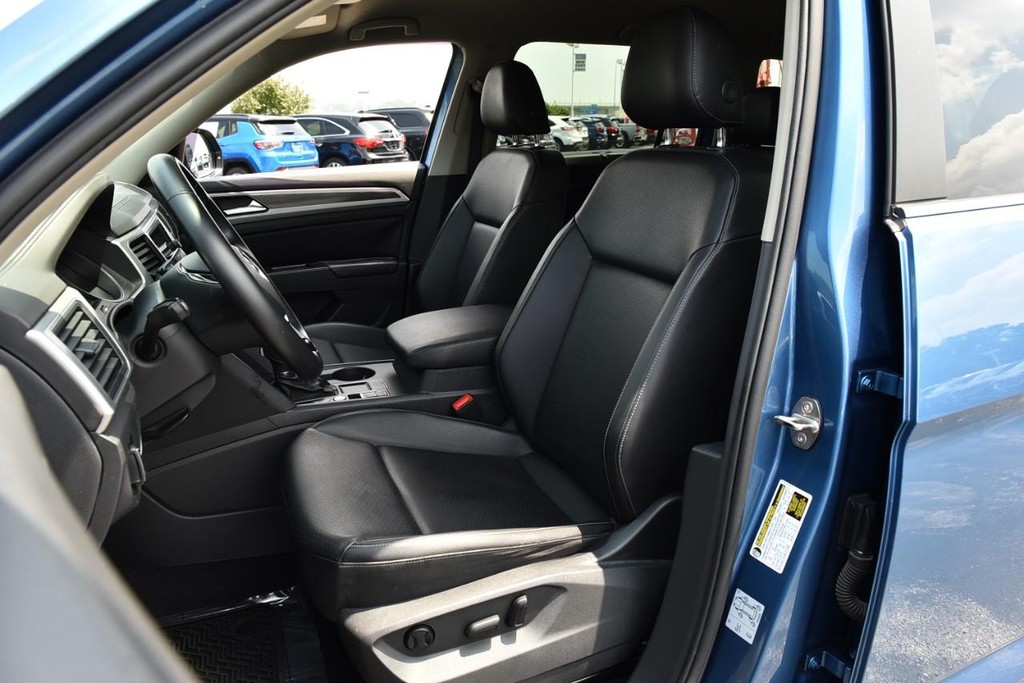 Volkswagen Atlas Vehicle Full-screen Gallery Image 19