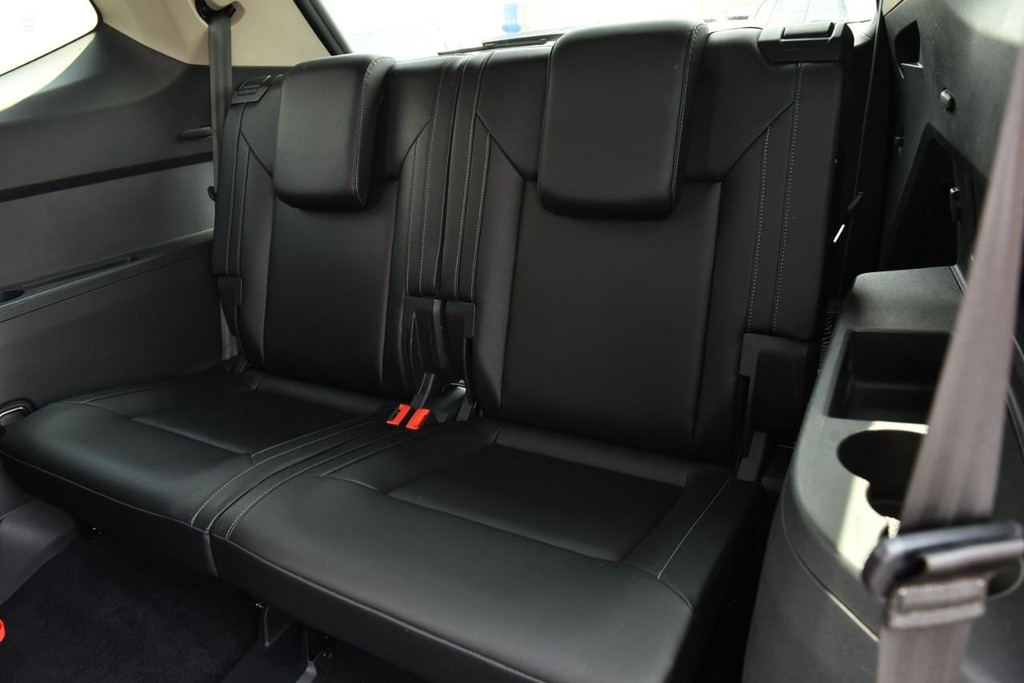 Volkswagen Atlas Vehicle Full-screen Gallery Image 24