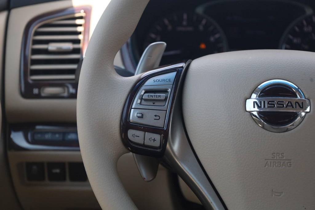 Nissan Altima Sedan Vehicle Full-screen Gallery Image 10