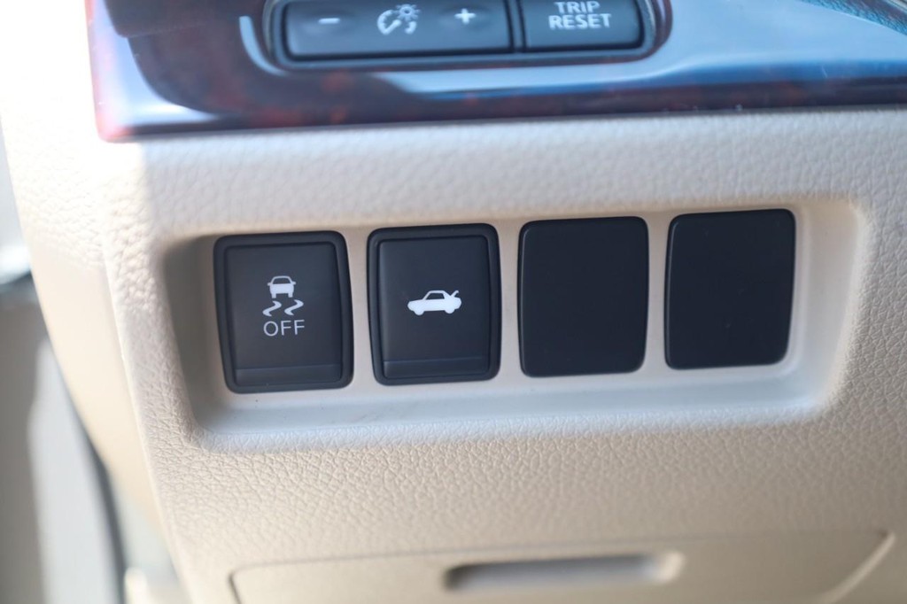 Nissan Altima Sedan Vehicle Full-screen Gallery Image 13