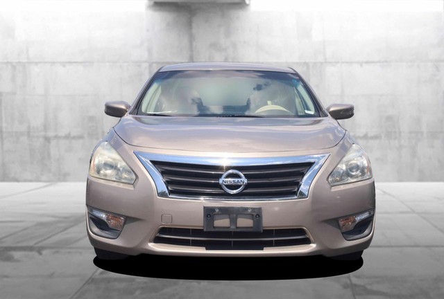 Nissan Altima Vehicle Image 04