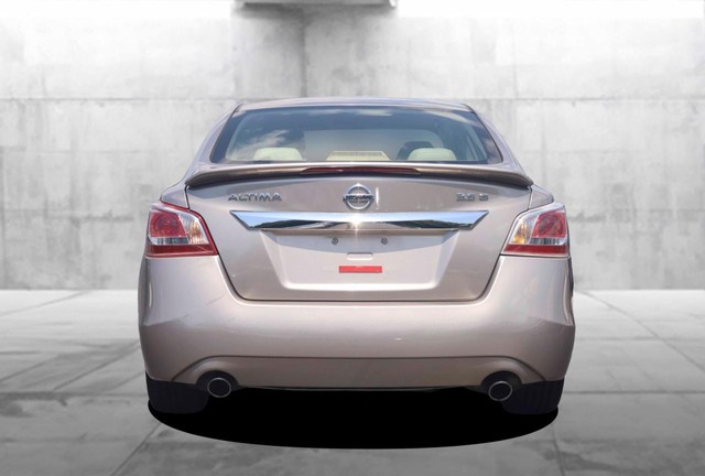 Nissan Altima Vehicle Image 06