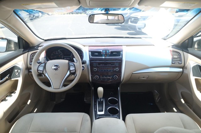 Nissan Altima Vehicle Image 07