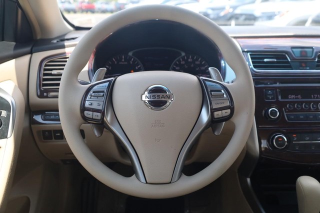 Nissan Altima Vehicle Image 08