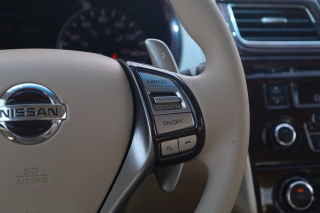 Nissan Altima Vehicle Image 09