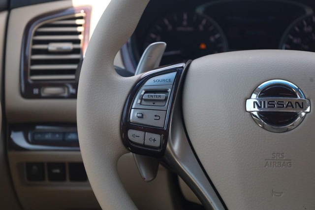 Nissan Altima Vehicle Image 10