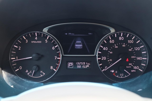 Nissan Altima Vehicle Image 14