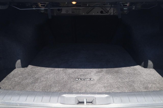 Nissan Altima Vehicle Image 21