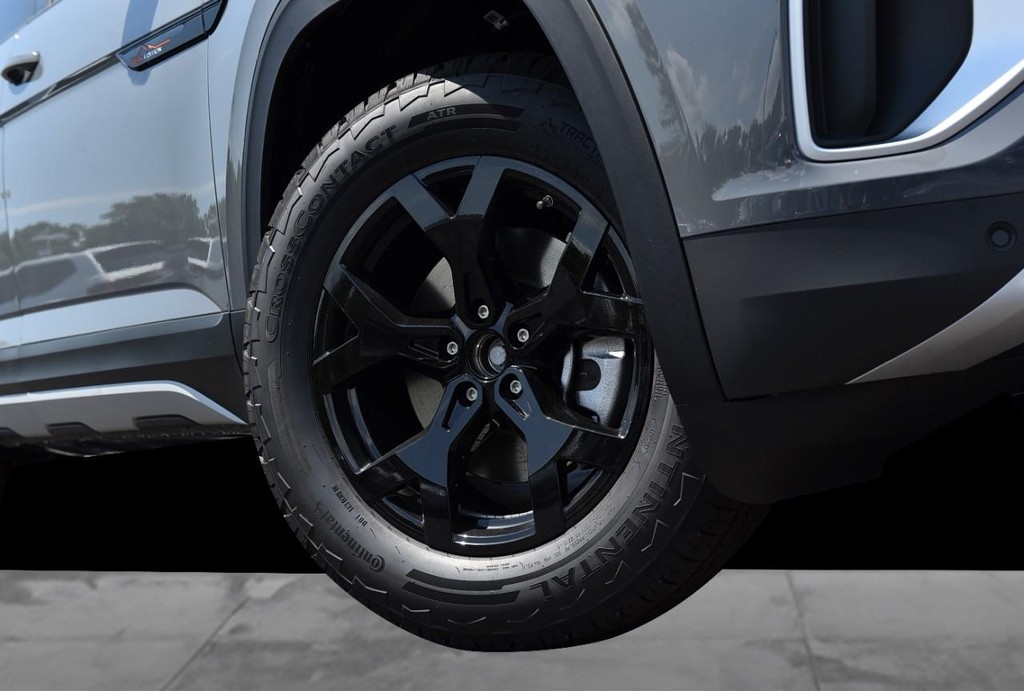 Volkswagen Atlas Vehicle Full-screen Gallery Image 3