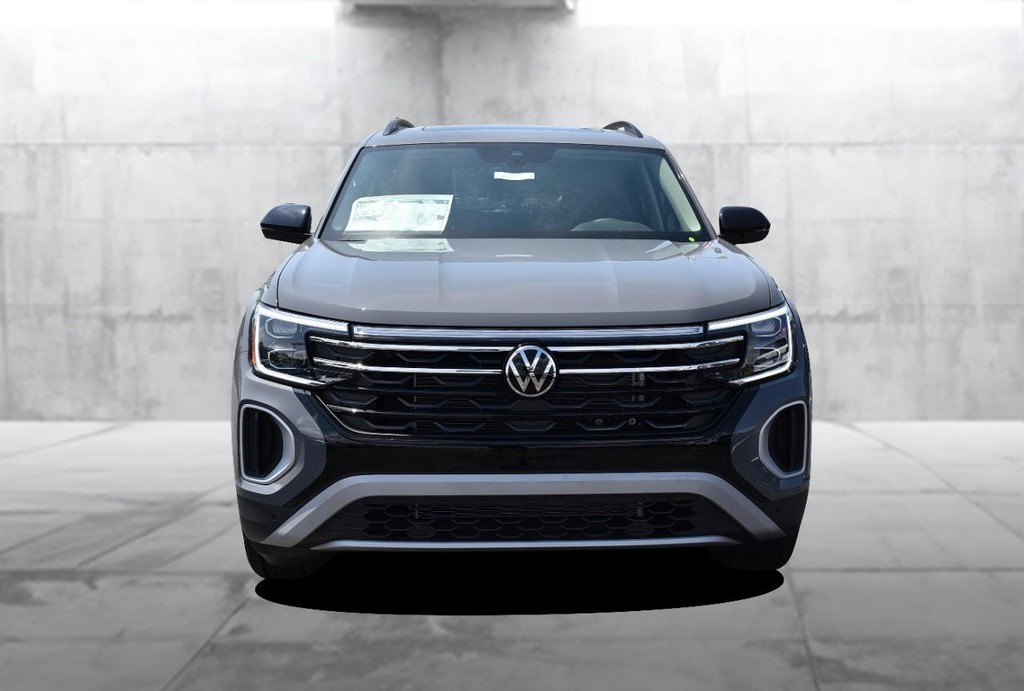 Volkswagen Atlas Vehicle Full-screen Gallery Image 4