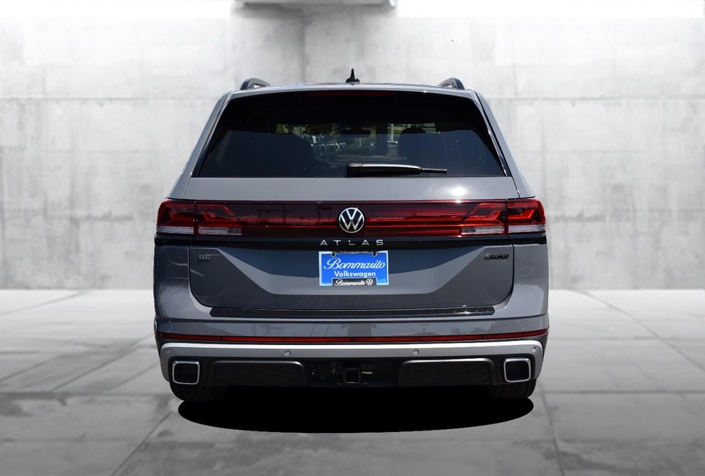 Volkswagen Atlas Vehicle Full-screen Gallery Image 6