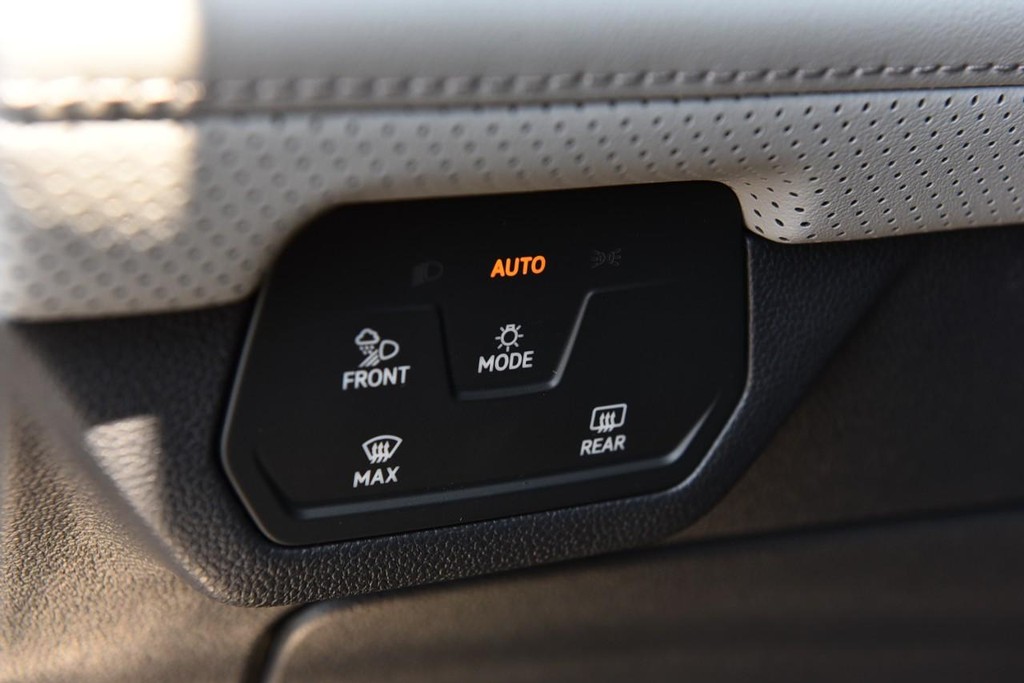 Volkswagen Atlas Vehicle Full-screen Gallery Image 11