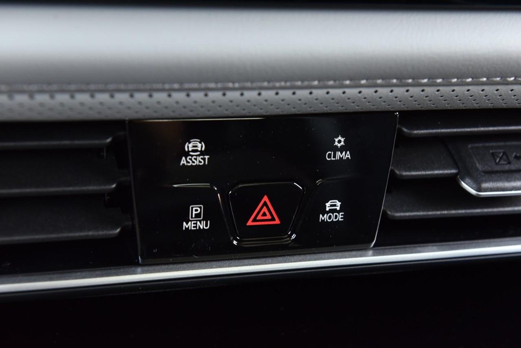 Volkswagen Atlas Vehicle Full-screen Gallery Image 15