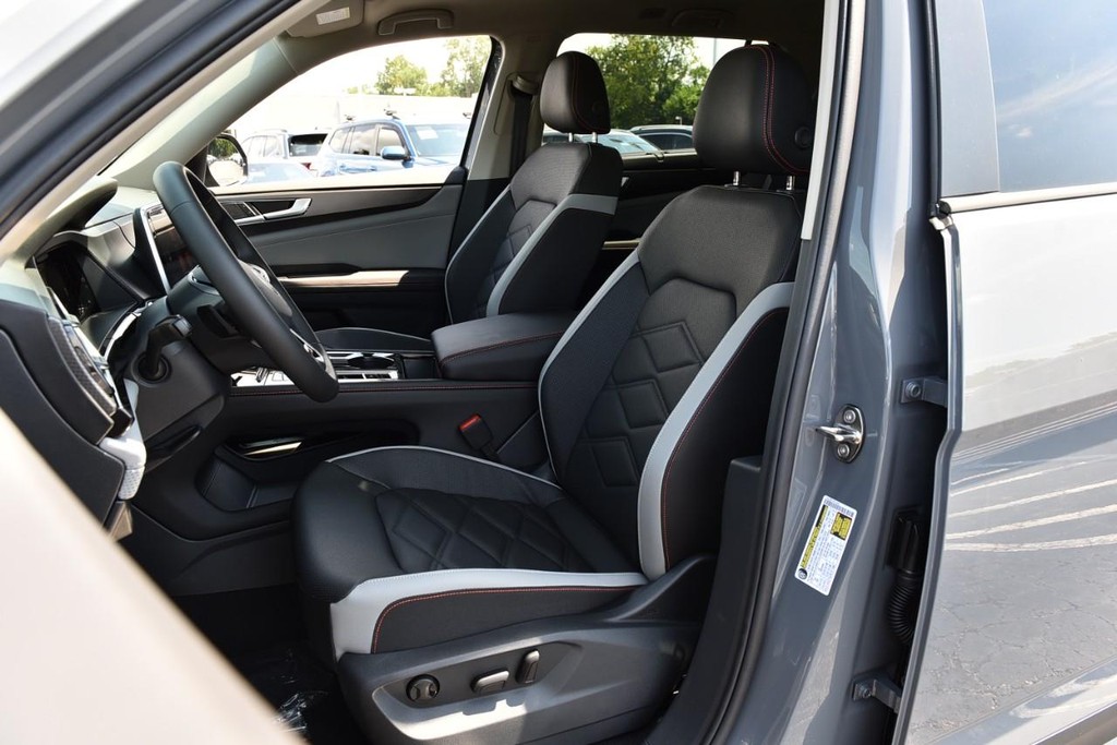 Volkswagen Atlas Vehicle Full-screen Gallery Image 19