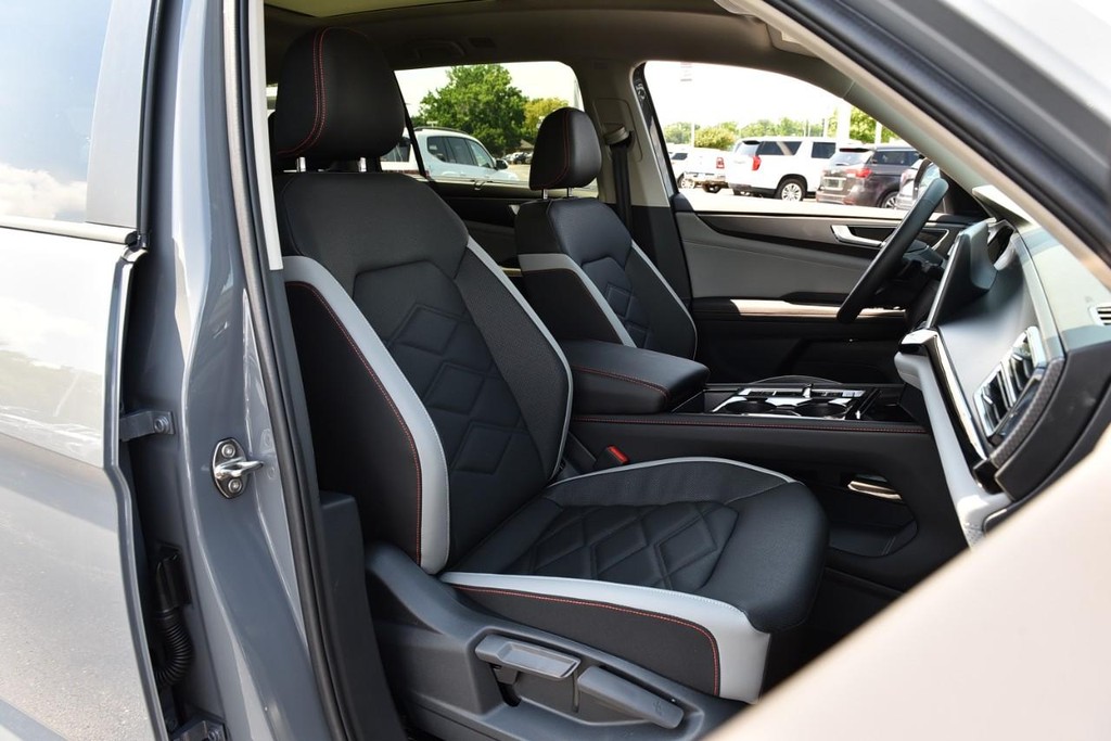 Volkswagen Atlas Vehicle Full-screen Gallery Image 20