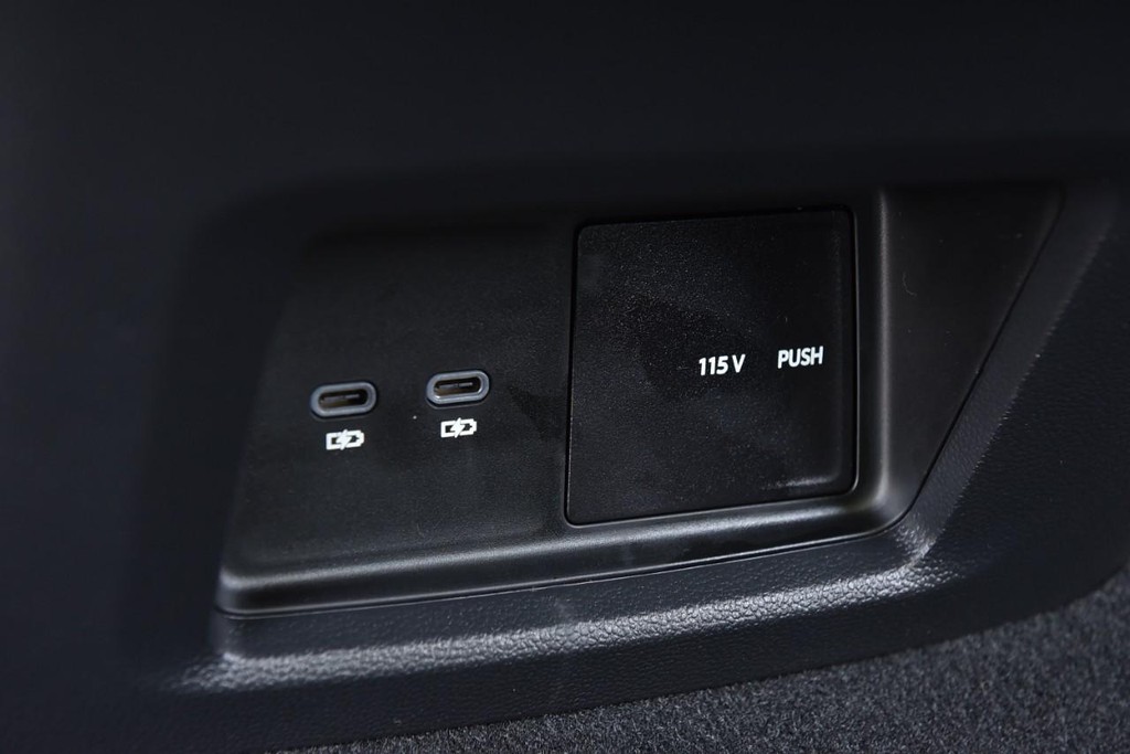 Volkswagen Atlas Vehicle Full-screen Gallery Image 24