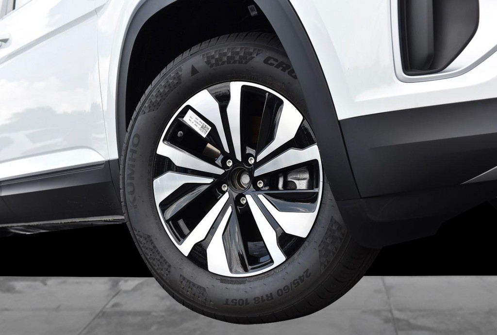 Volkswagen Atlas Vehicle Full-screen Gallery Image 3