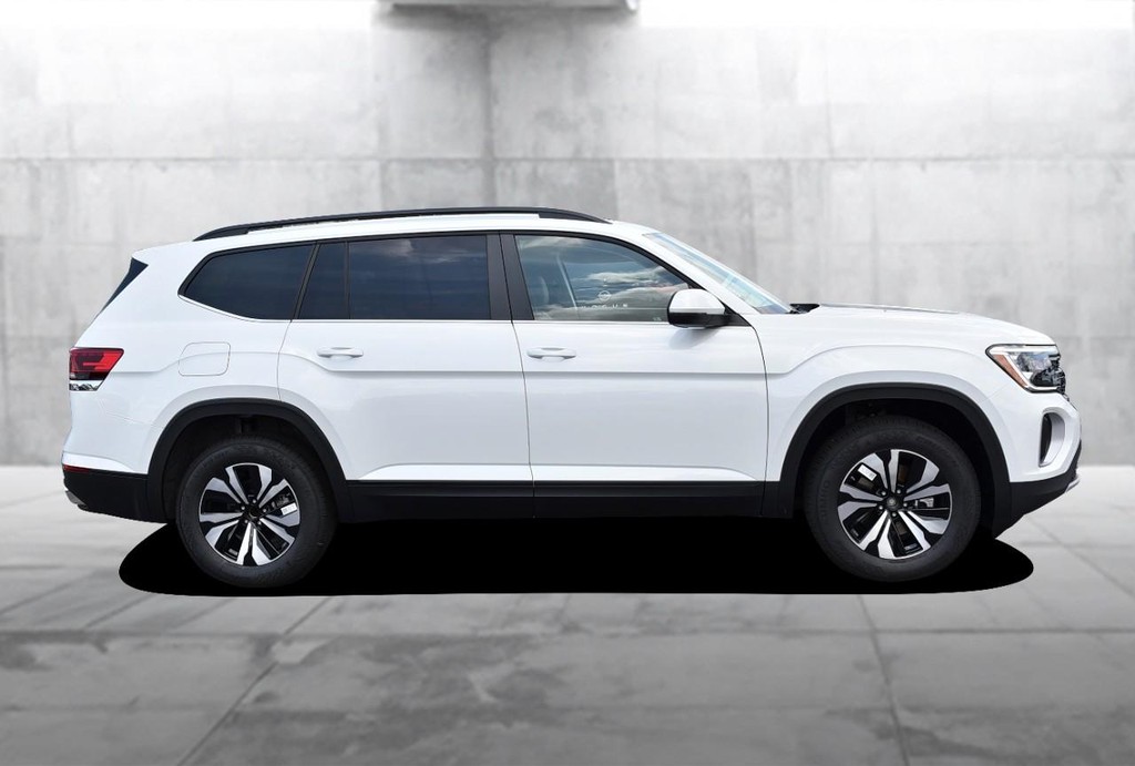 Volkswagen Atlas Vehicle Full-screen Gallery Image 5