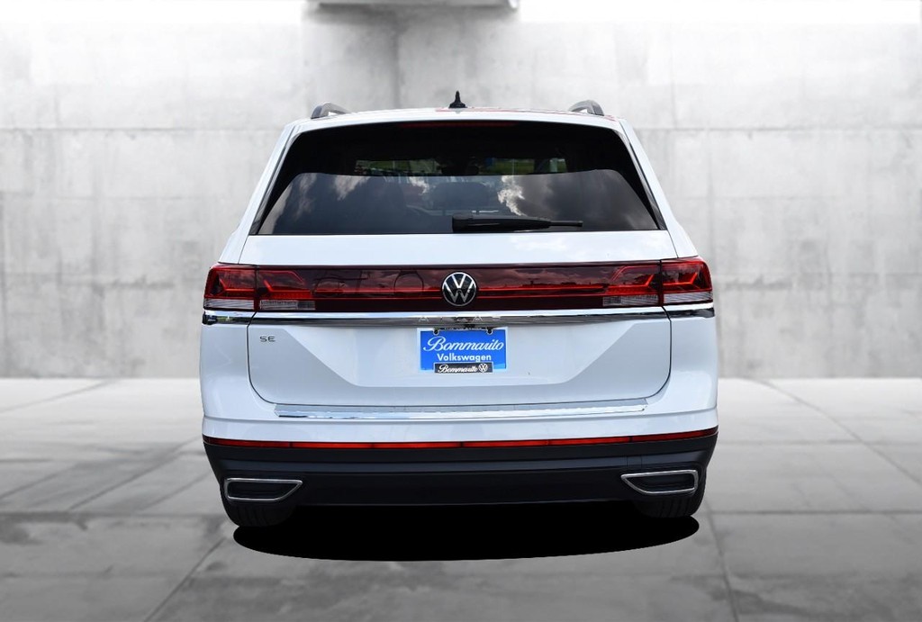 Volkswagen Atlas Vehicle Full-screen Gallery Image 6