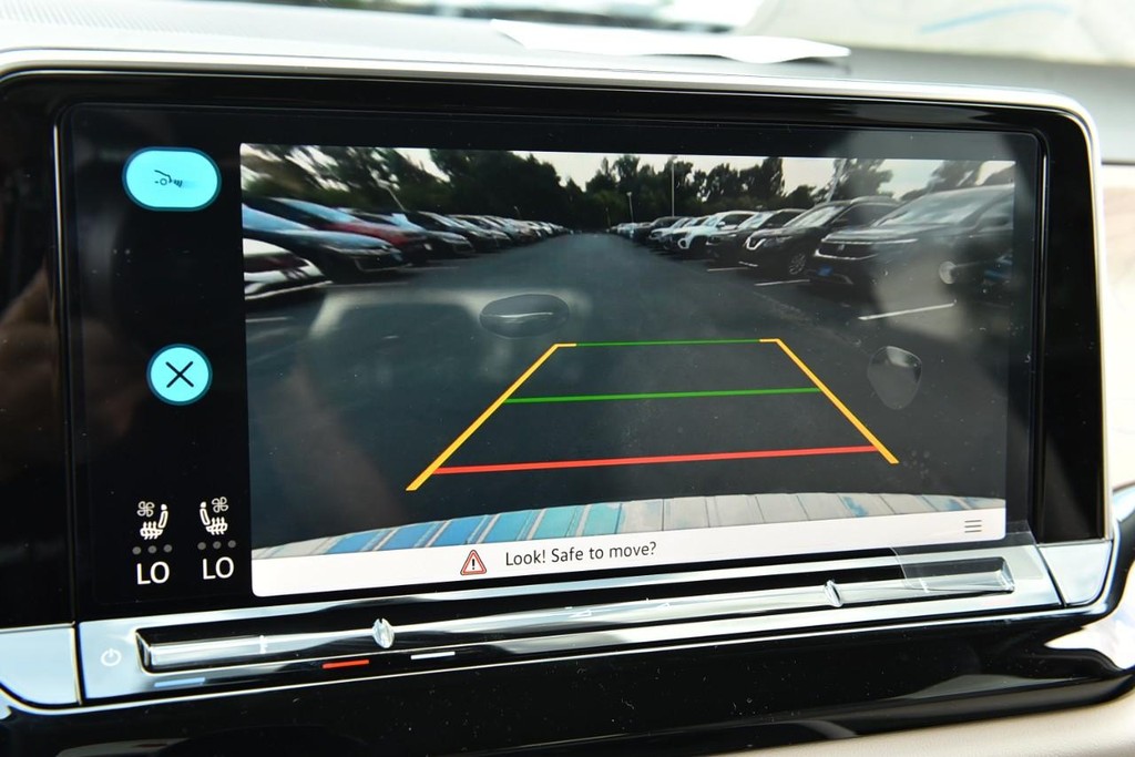 Volkswagen Atlas Vehicle Full-screen Gallery Image 12