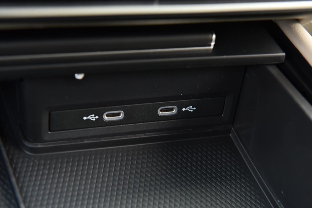 Volkswagen Atlas Vehicle Full-screen Gallery Image 15