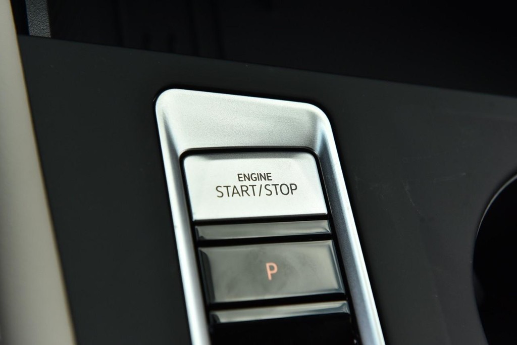 Volkswagen Atlas Vehicle Full-screen Gallery Image 16