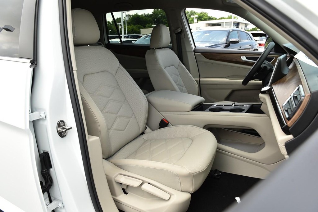 Volkswagen Atlas Vehicle Full-screen Gallery Image 19