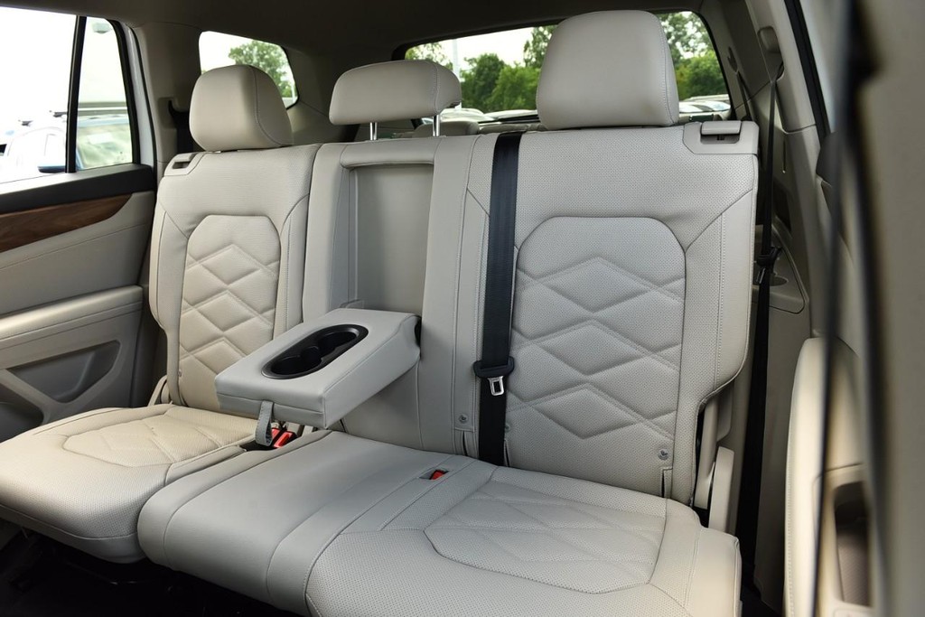 Volkswagen Atlas Vehicle Full-screen Gallery Image 20