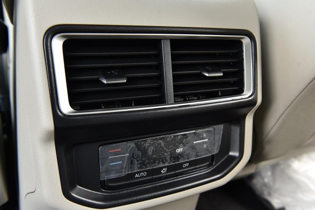 Volkswagen Atlas Vehicle Full-screen Gallery Image 21