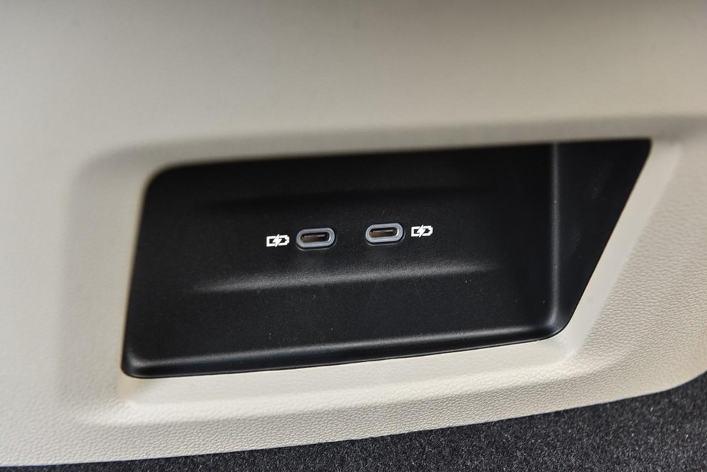 Volkswagen Atlas Vehicle Full-screen Gallery Image 22