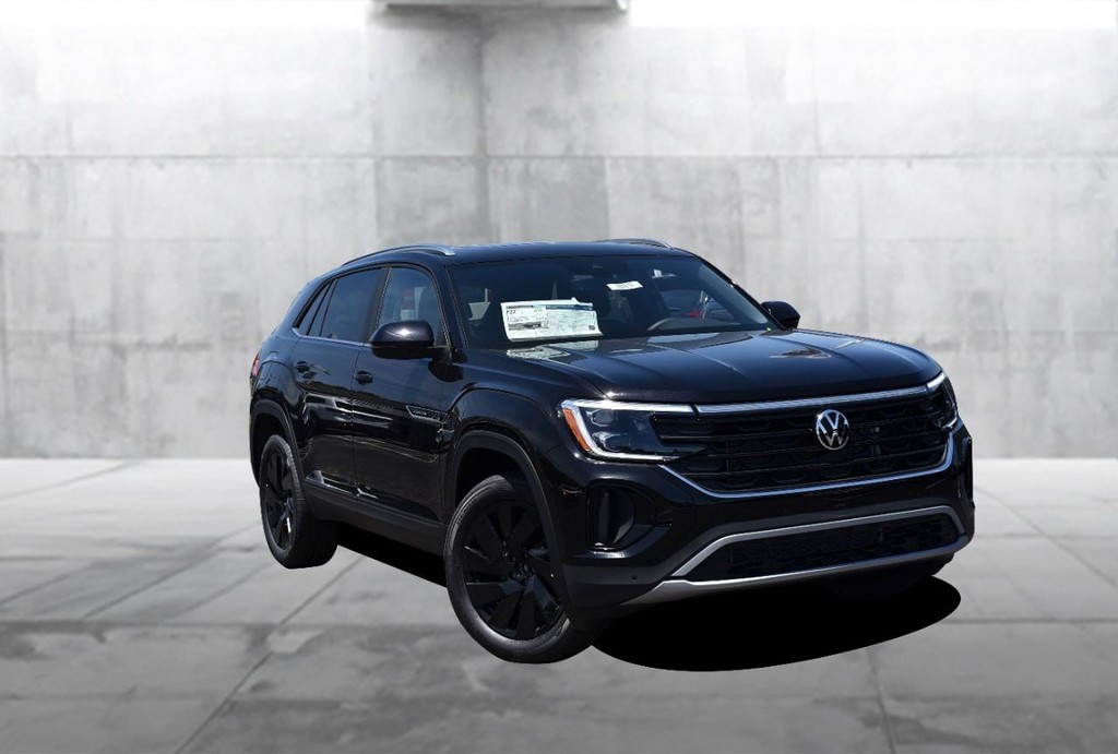 Volkswagen Atlas Cross Sport Vehicle Full-screen Gallery Image 2