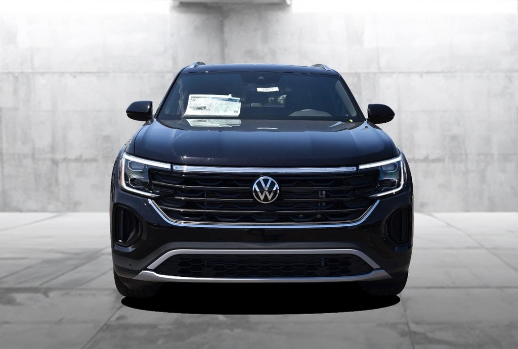 Volkswagen Atlas Cross Sport Vehicle Full-screen Gallery Image 4