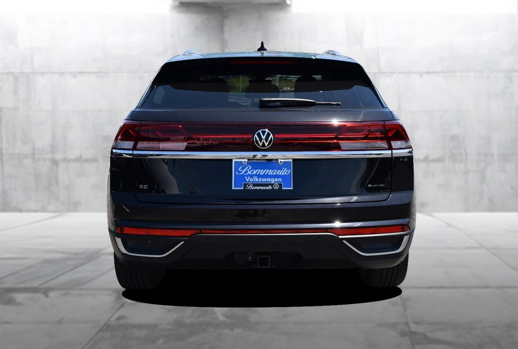 Volkswagen Atlas Cross Sport Vehicle Full-screen Gallery Image 6