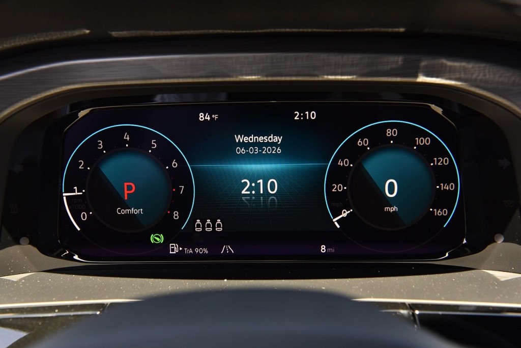 Volkswagen Atlas Cross Sport Vehicle Full-screen Gallery Image 11
