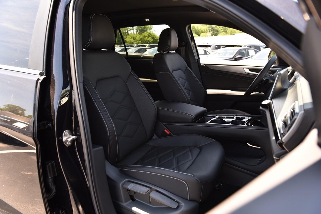 Volkswagen Atlas Cross Sport Vehicle Full-screen Gallery Image 20