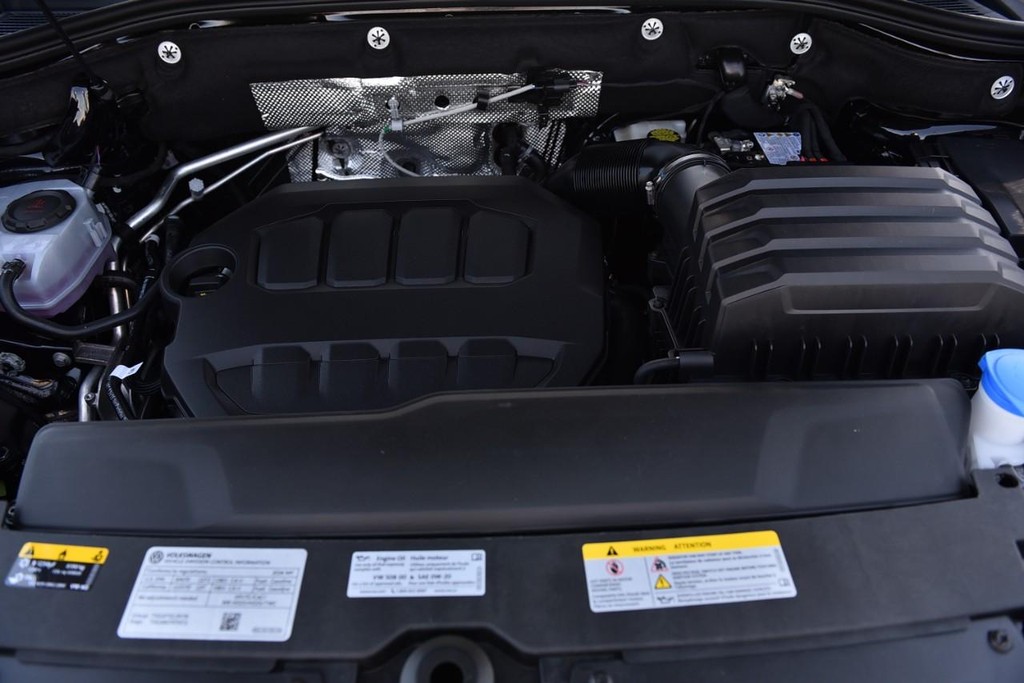 Volkswagen Atlas Cross Sport Vehicle Full-screen Gallery Image 27