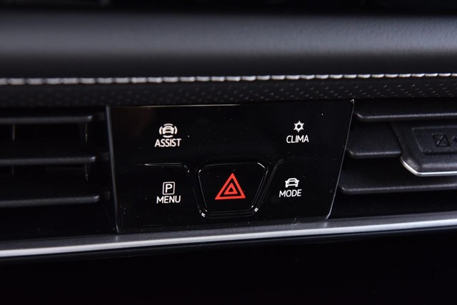 Volkswagen Atlas Cross Sport Vehicle Image 15