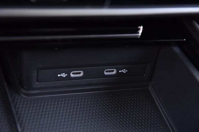 Volkswagen Atlas Cross Sport Vehicle Image 16
