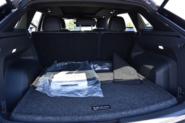 Volkswagen Atlas Cross Sport Vehicle Image 25