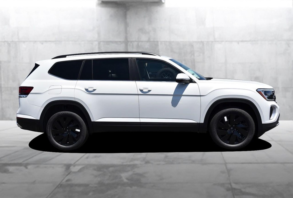 Volkswagen Atlas Vehicle Full-screen Gallery Image 5