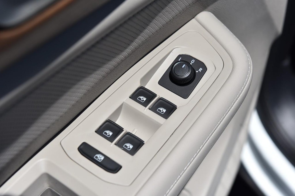 Volkswagen Atlas Vehicle Full-screen Gallery Image 8