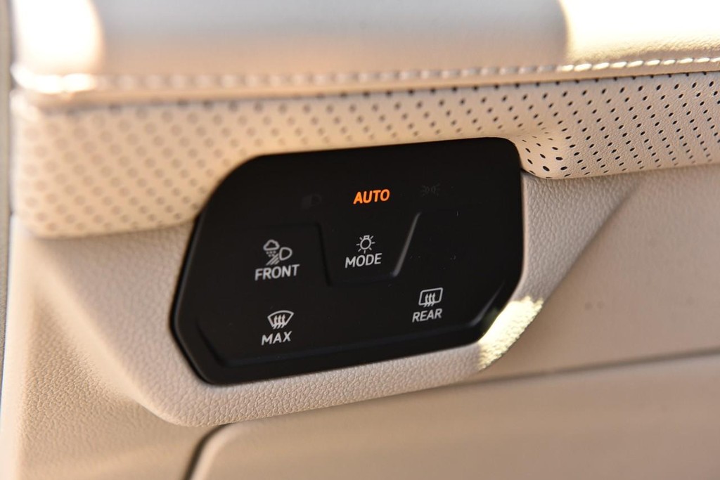 Volkswagen Atlas Vehicle Full-screen Gallery Image 10