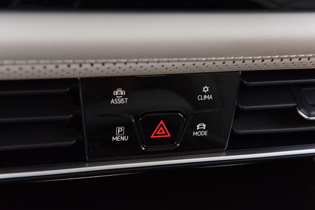 Volkswagen Atlas Vehicle Full-screen Gallery Image 15