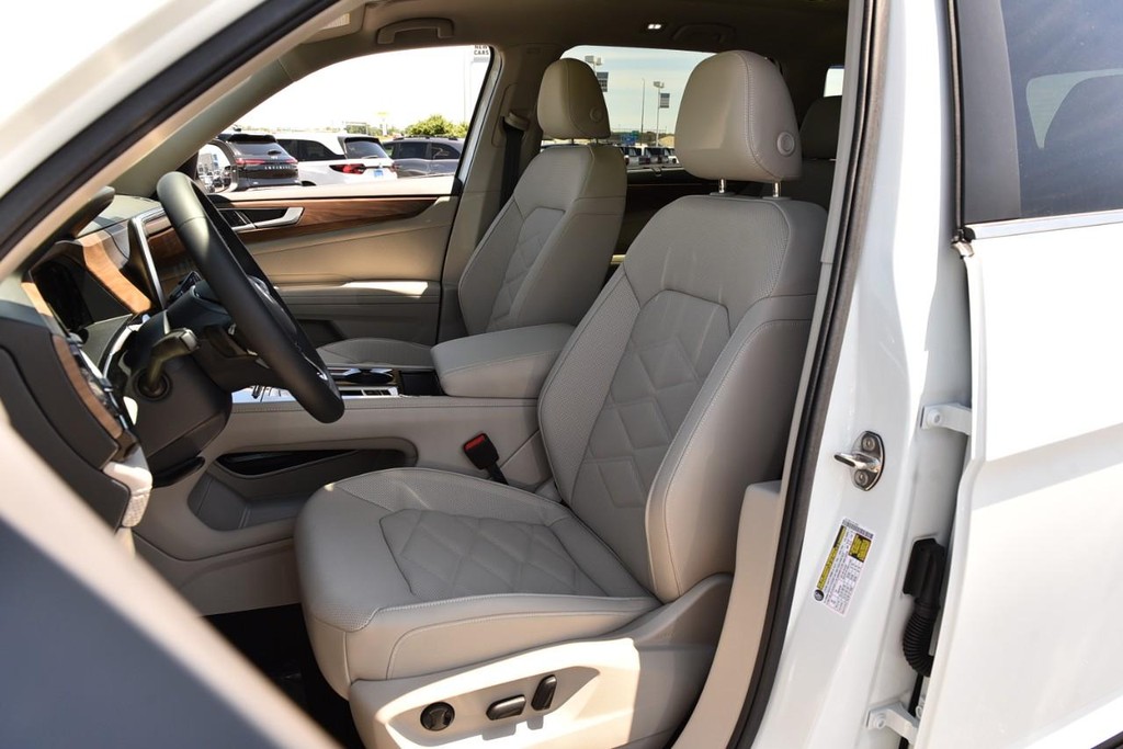 Volkswagen Atlas Vehicle Full-screen Gallery Image 19